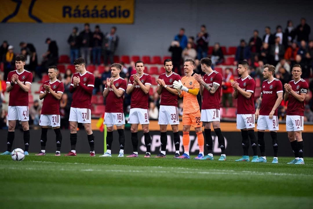 ? CENA KABINY | Poosmé v řadě sparťanští fotbalisté volili mezi sebou toho, kdo si odnese Cenu kabiny. ? Podívejte se na video na našem YouTube a dozvíte se, koho vybírali jednotliví hráči i kdo dostal nejvíc hlasů. #acsparta